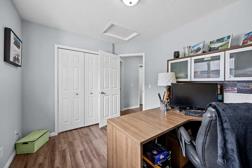187 West Lakeview Circle Chestermere AB T1X 1H7