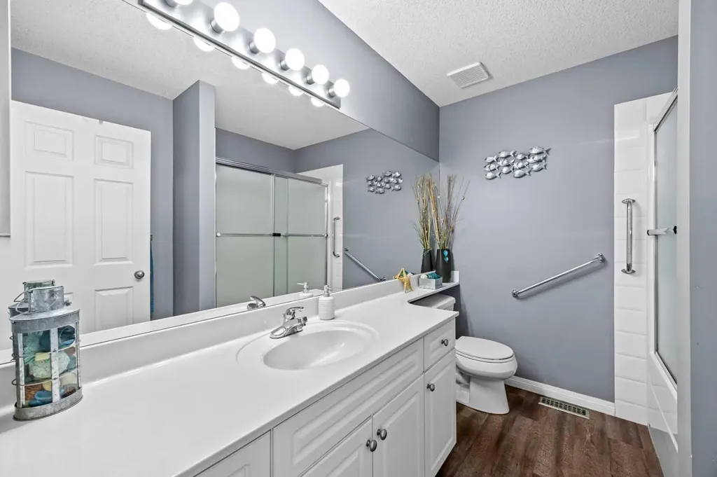 187 West Lakeview Circle Chestermere AB T1X 1H7