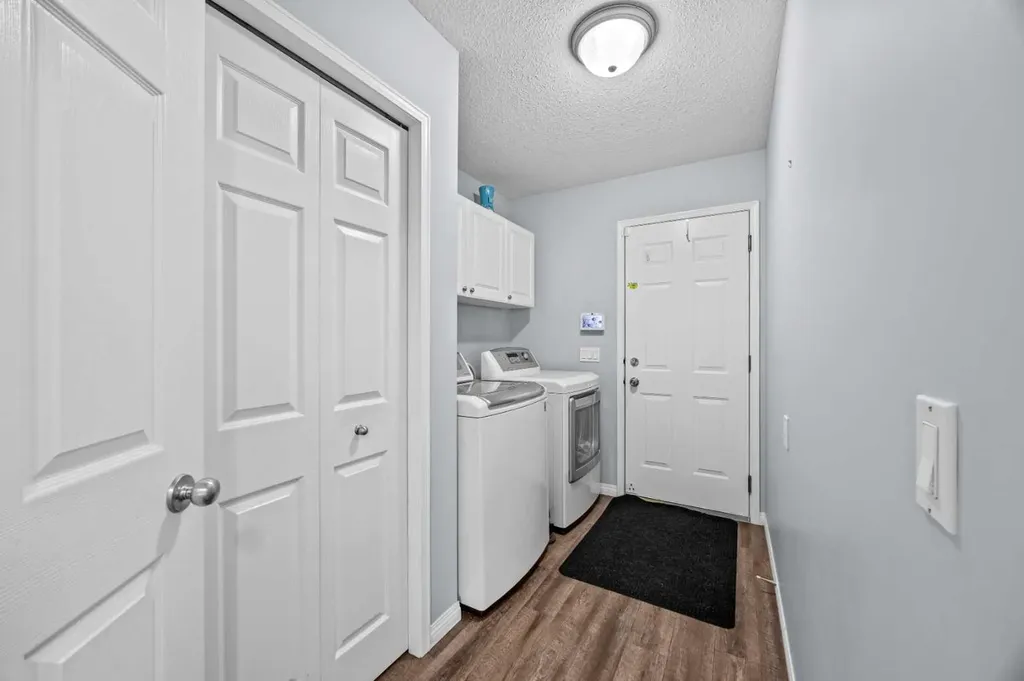 187 West Lakeview Circle Chestermere AB T1X 1H7