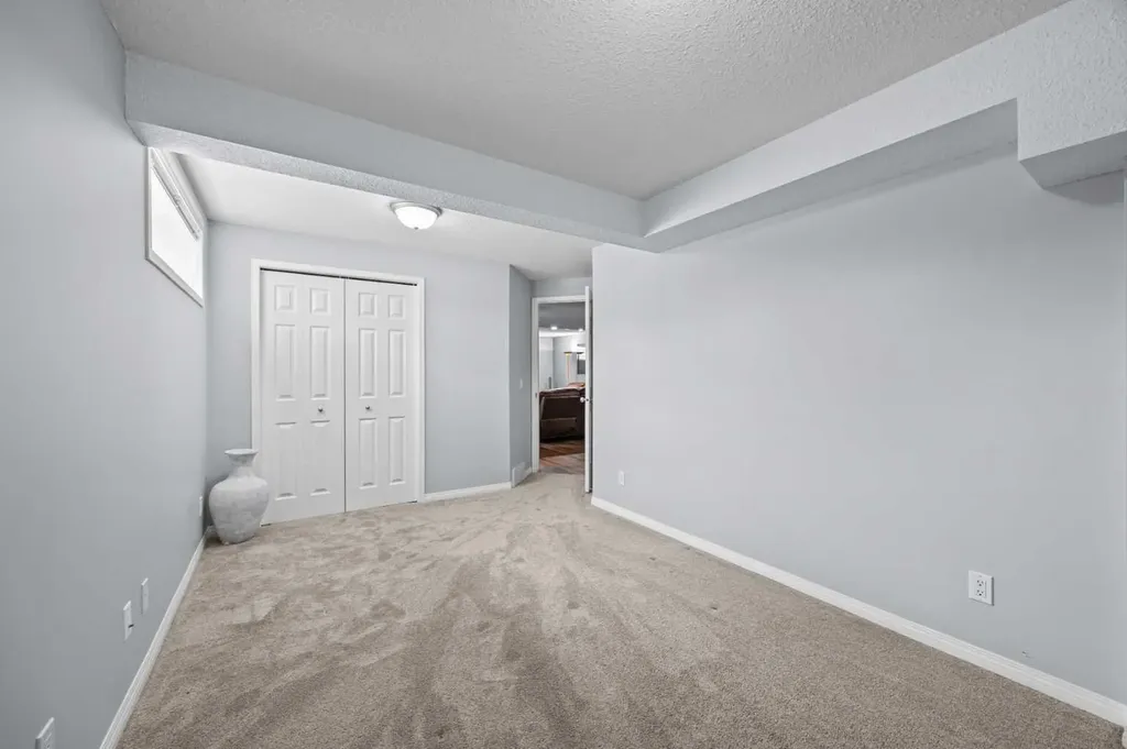 187 West Lakeview Circle Chestermere AB T1X 1H7