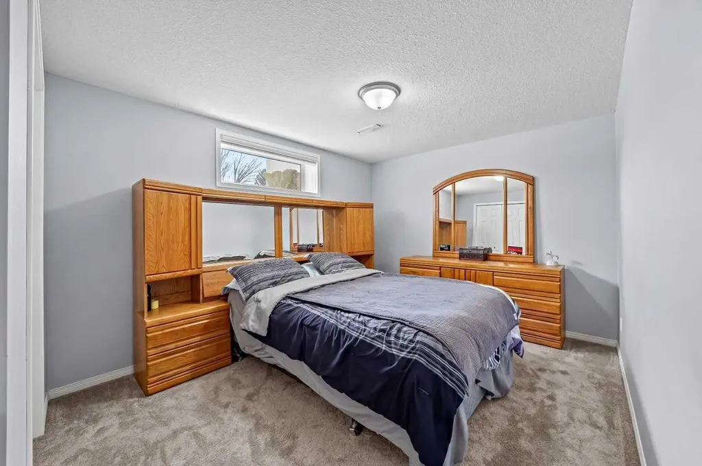 187 West Lakeview Circle Chestermere AB T1X 1H7