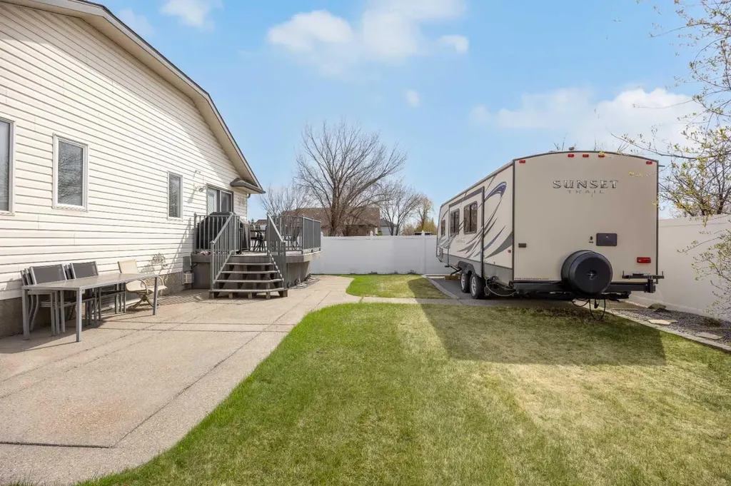 187 West Lakeview Circle Chestermere AB T1X 1H7
