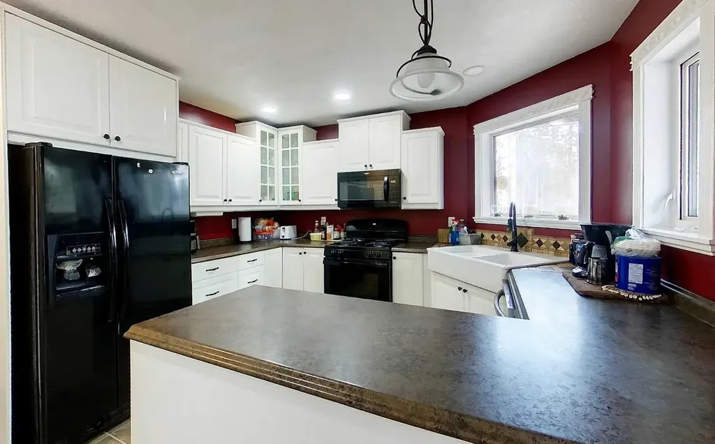 14132 Township Road 570 Road Rural Yellowhead County AB T7E3Z7