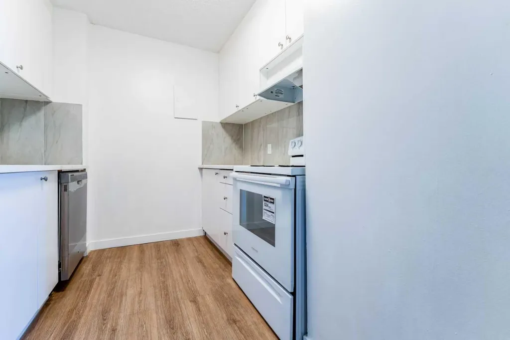 4944 Dalton Drive NW Calgary AB T3A 2E6