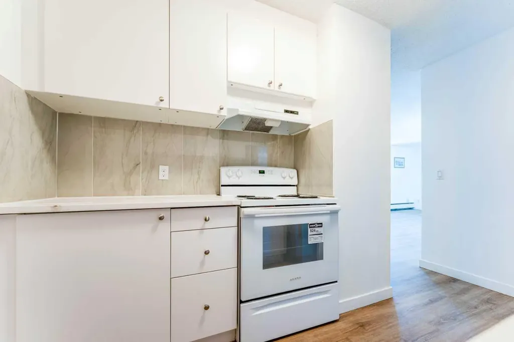 4944 Dalton Drive NW Calgary AB T3A 2E6