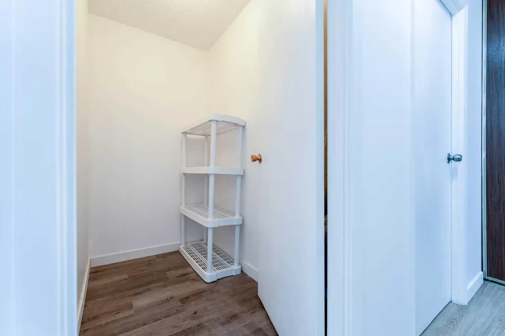 4944 Dalton Drive NW Calgary AB T3A 2E6