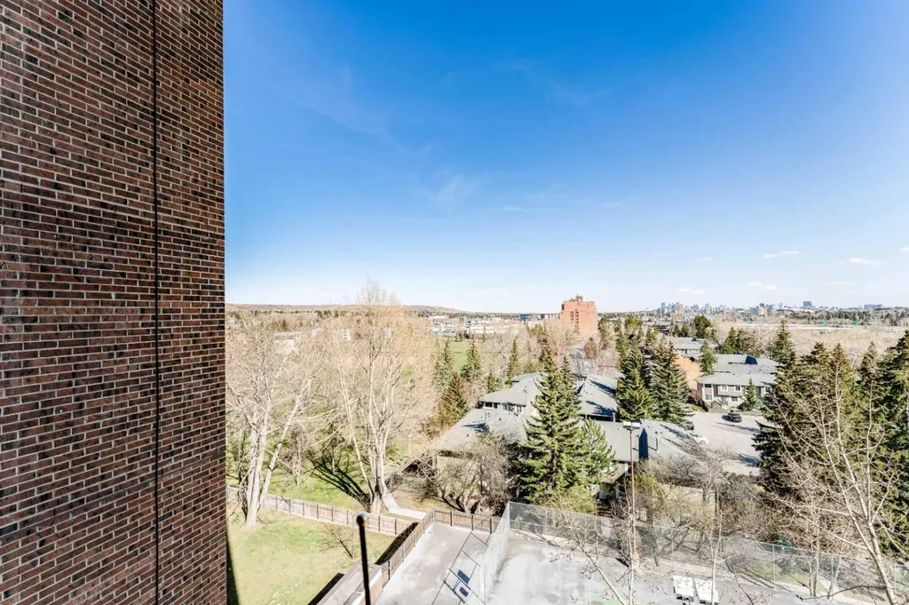 4944 Dalton Drive NW Calgary AB T3A 2E6