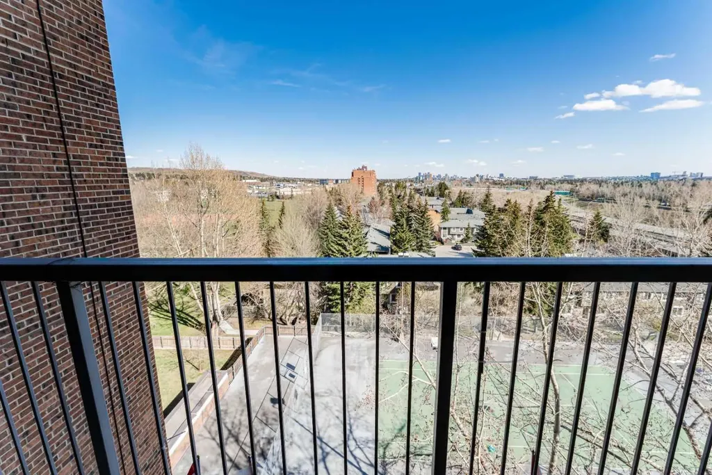 4944 Dalton Drive NW Calgary AB T3A 2E6
