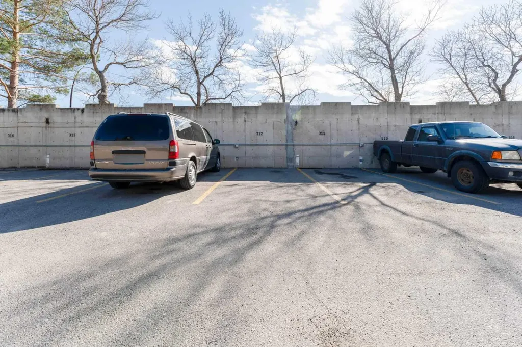 4944 Dalton Drive NW Calgary AB T3A 2E6