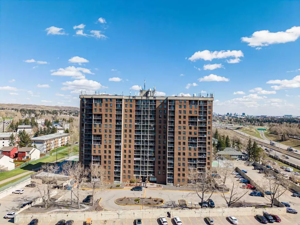 4944 Dalton Drive NW Calgary AB T3A 2E6