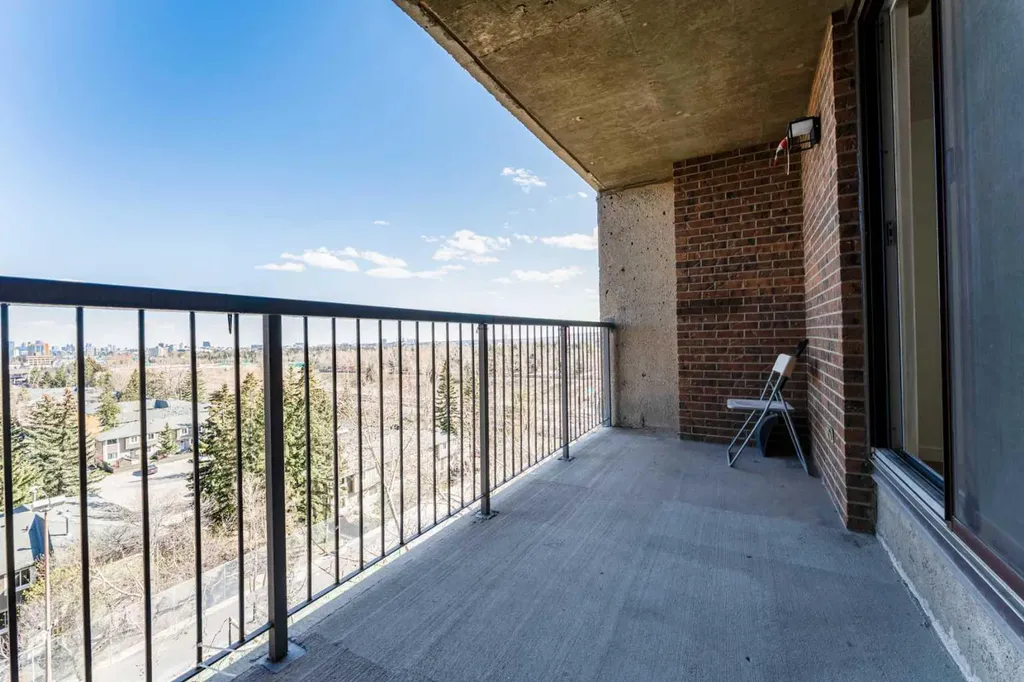 4944 Dalton Drive NW Calgary AB T3A 2E6
