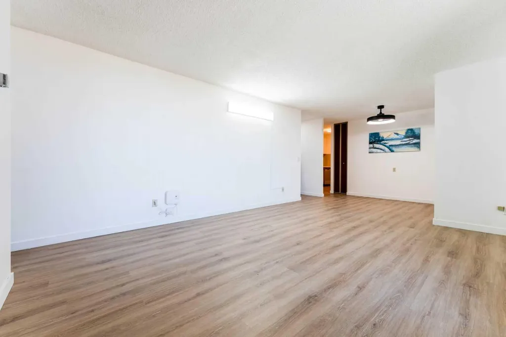 4944 Dalton Drive NW Calgary AB T3A 2E6