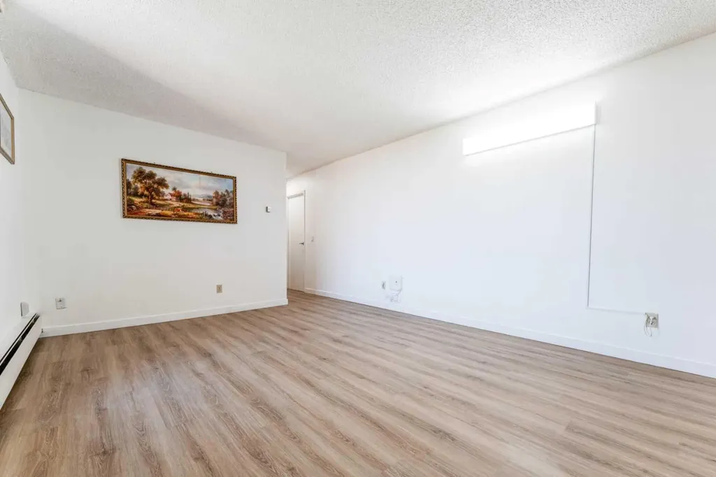 4944 Dalton Drive NW Calgary AB T3A 2E6