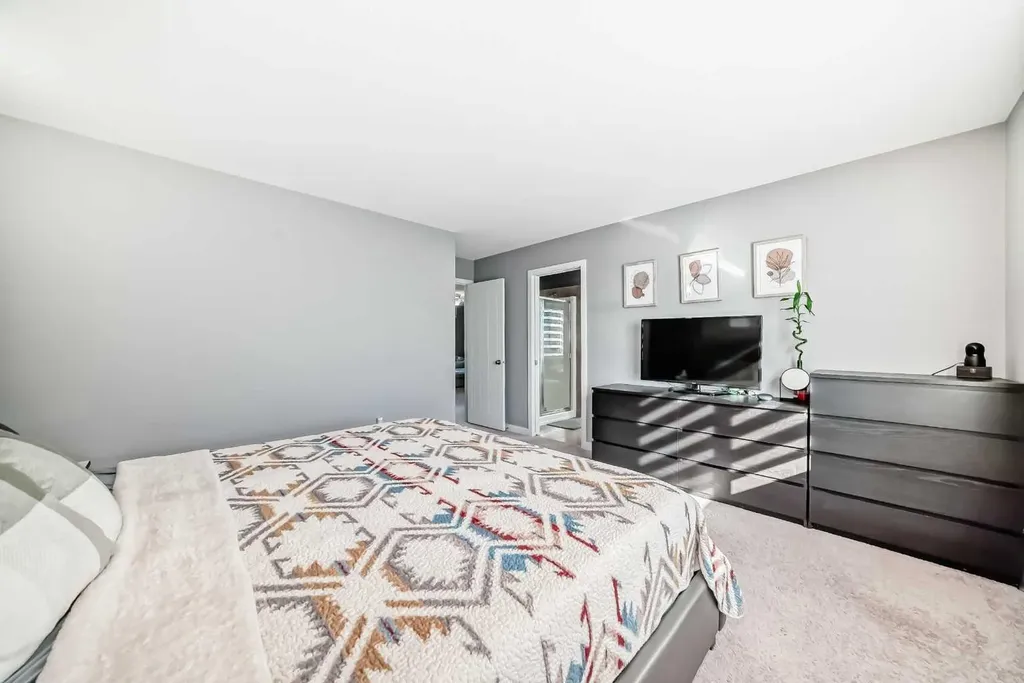 6 Canals Court SW Airdrie AB T4B0S6