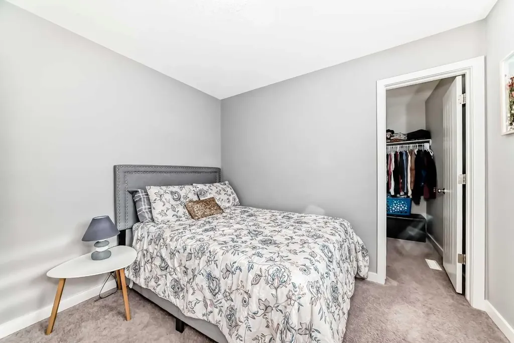 6 Canals Court SW Airdrie AB T4B0S6