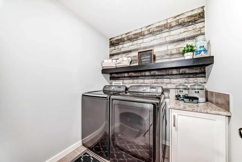 6 Canals Court SW Airdrie AB T4B0S6