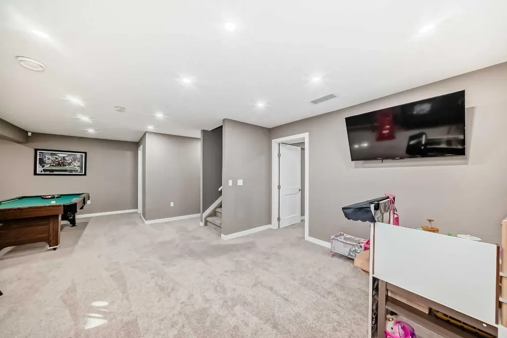 6 Canals Court SW Airdrie AB T4B0S6