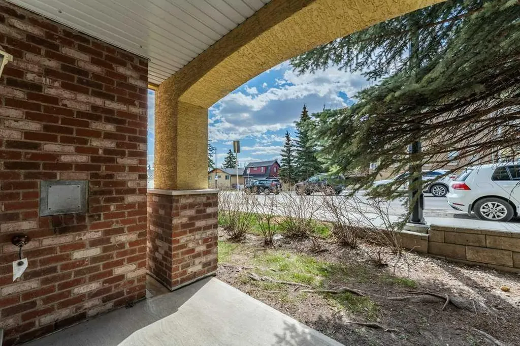 2212 34 Avenue SW Calgary AB T2T 2C6