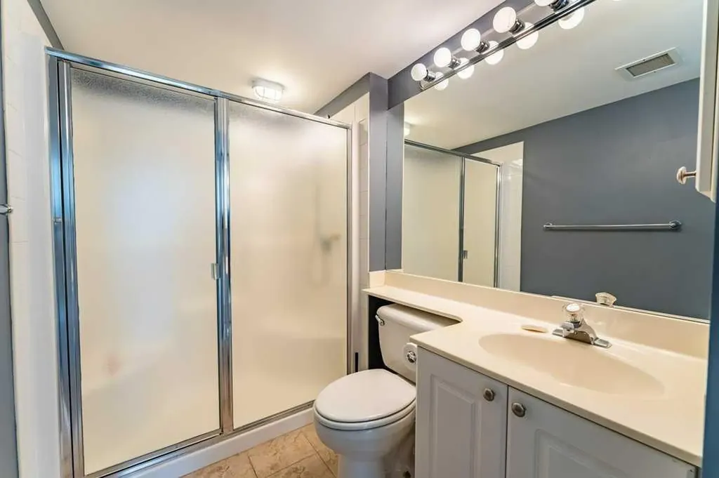 2212 34 Avenue SW Calgary AB T2T 2C6