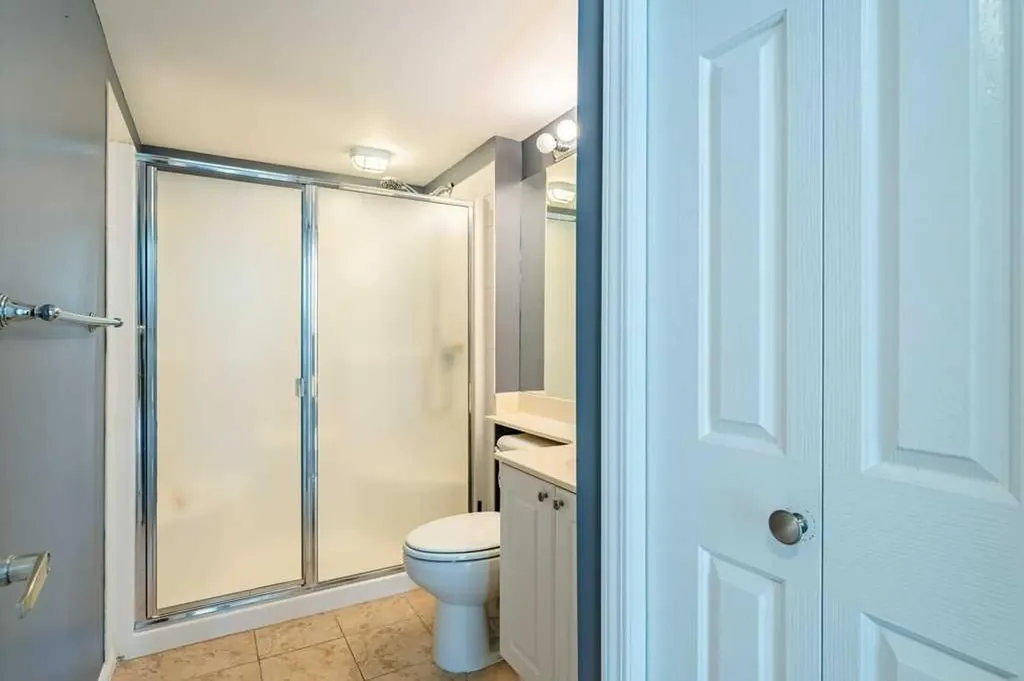 2212 34 Avenue SW Calgary AB T2T 2C6