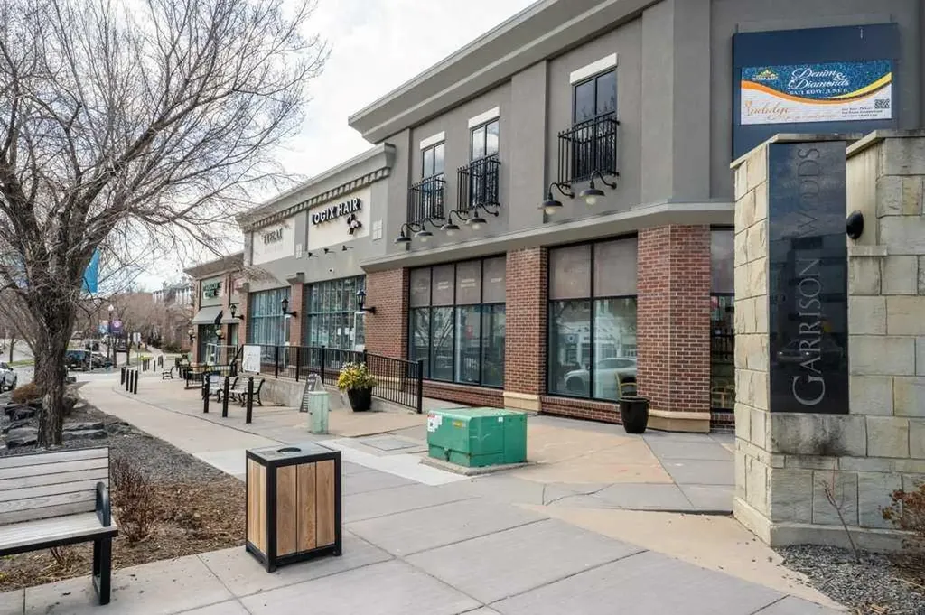 2212 34 Avenue SW Calgary AB T2T 2C6