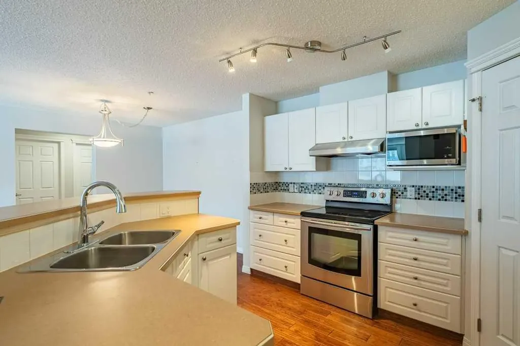 2212 34 Avenue SW Calgary AB T2T 2C6