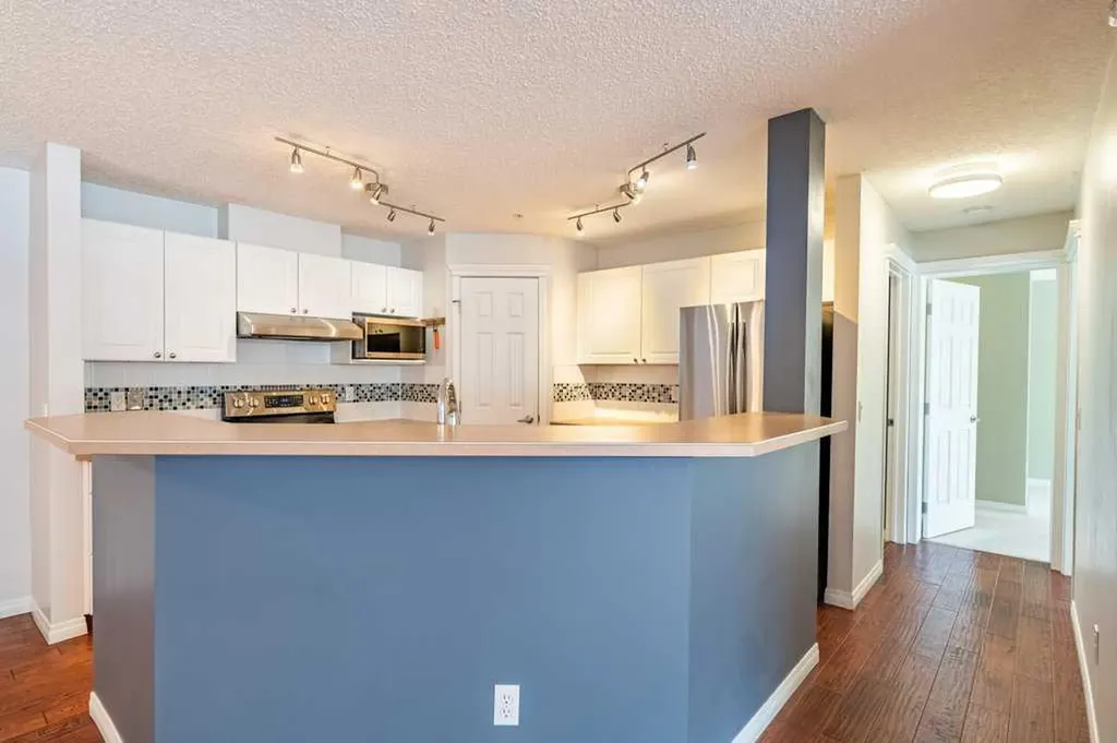 2212 34 Avenue SW Calgary AB T2T 2C6