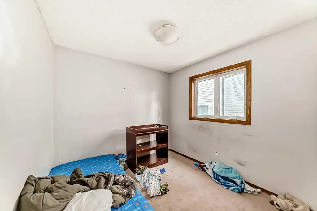 176 Woodside Road NW Airdrie AB T4B2E2