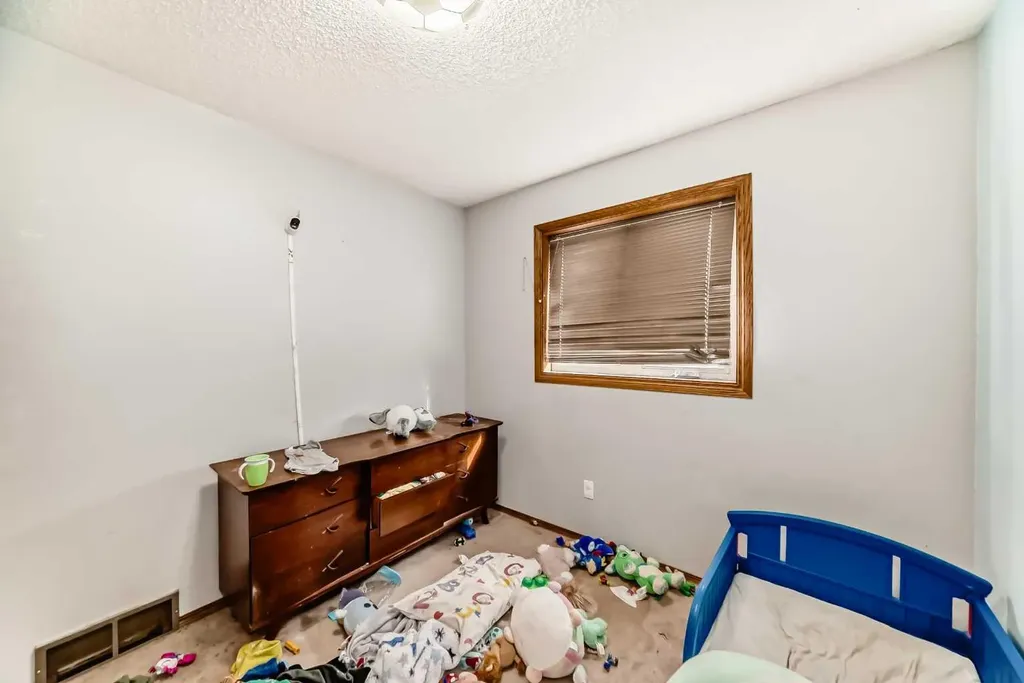 176 Woodside Road NW Airdrie AB T4B2E2