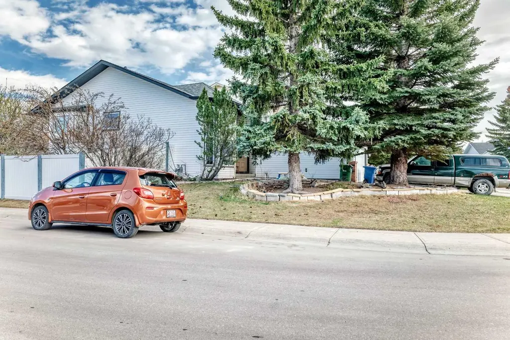 176 Woodside Road NW Airdrie AB T4B2E2