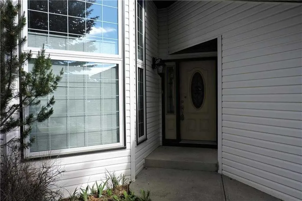 176 Woodside Road NW Airdrie AB T4B2E2