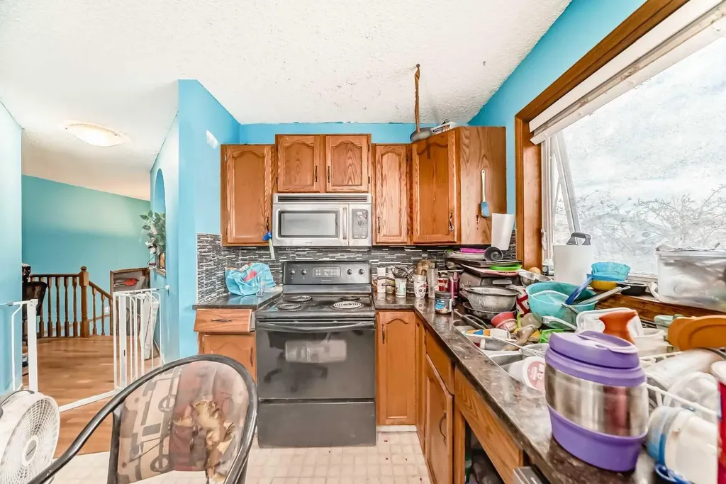 176 Woodside Road NW Airdrie AB T4B2E2