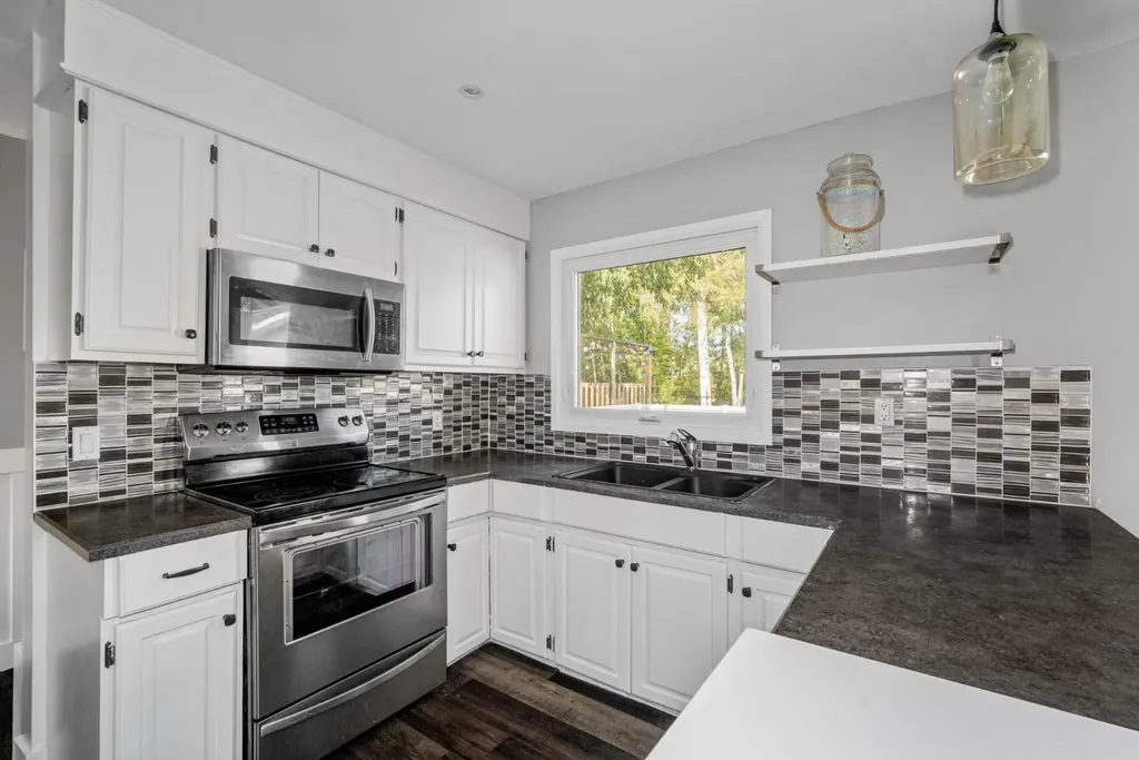7 May Crescent Fort Mcmurray AB T9H 1J8