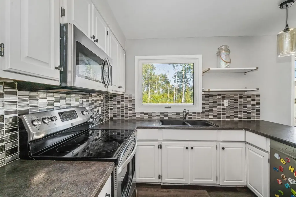 7 May Crescent Fort Mcmurray AB T9H 1J8
