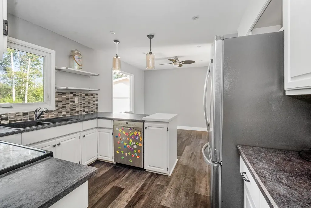 7 May Crescent Fort Mcmurray AB T9H 1J8