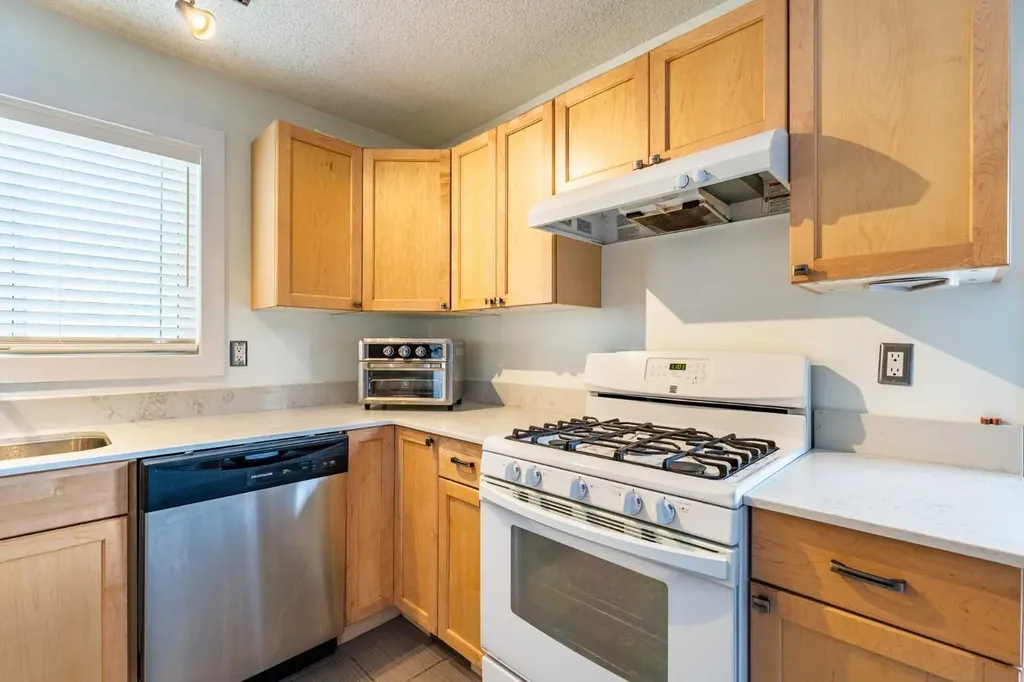 143 Erin Mount Place SE Calgary AB T2B 2T3