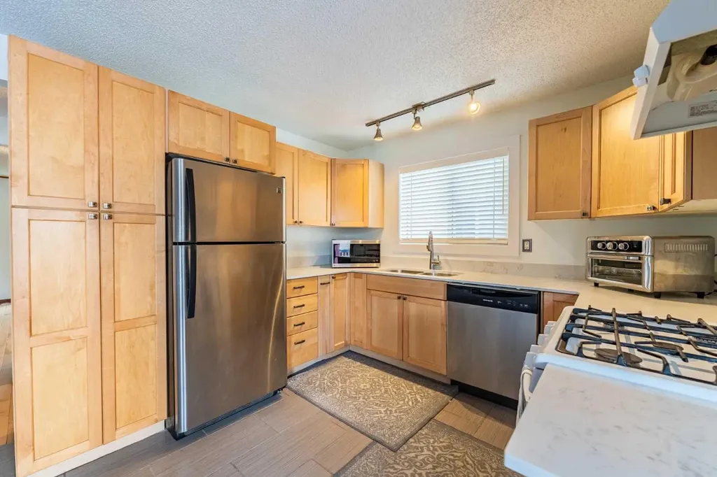 143 Erin Mount Place SE Calgary AB T2B 2T3