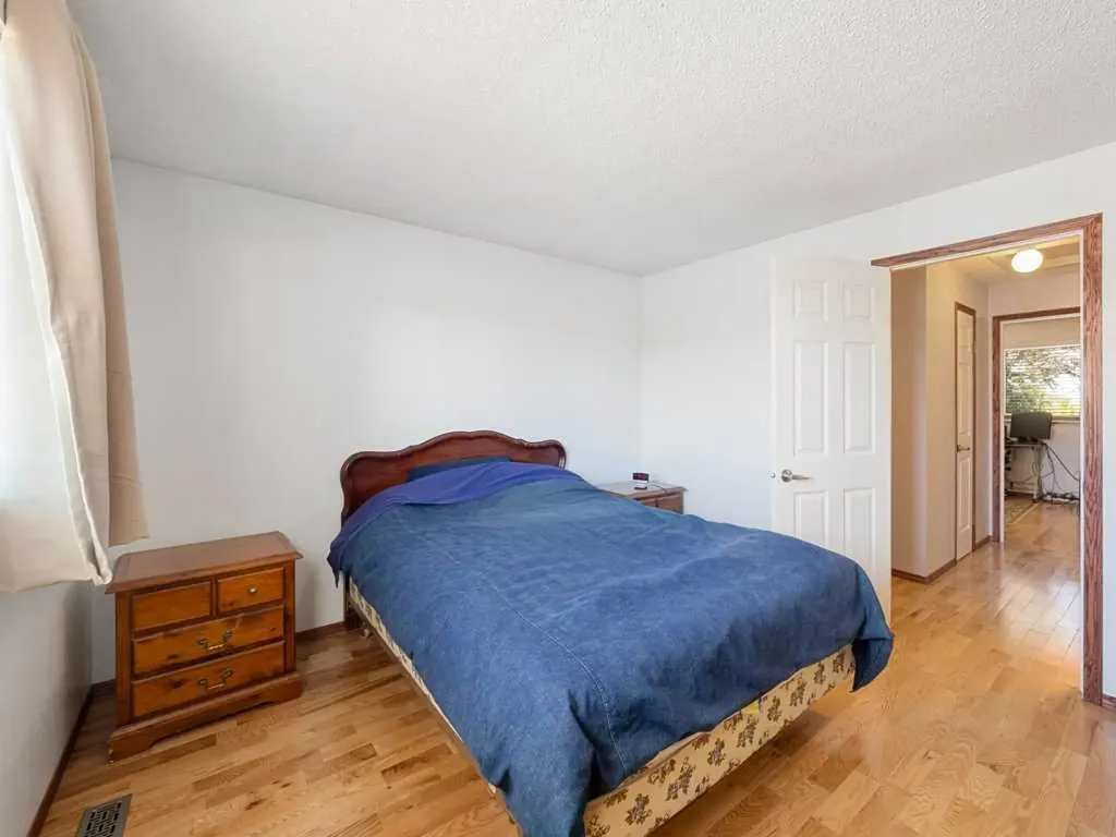 143 Erin Mount Place SE Calgary AB T2B 2T3