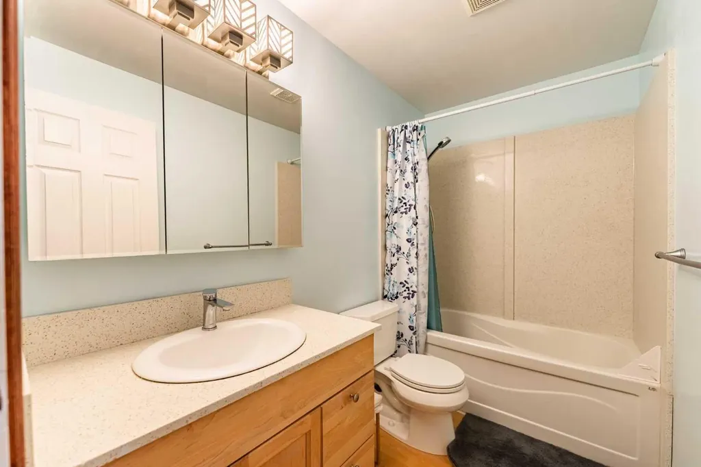 143 Erin Mount Place SE Calgary AB T2B 2T3