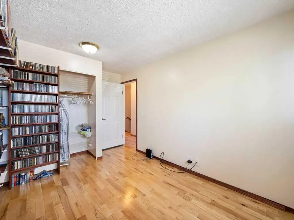 143 Erin Mount Place SE Calgary AB T2B 2T3
