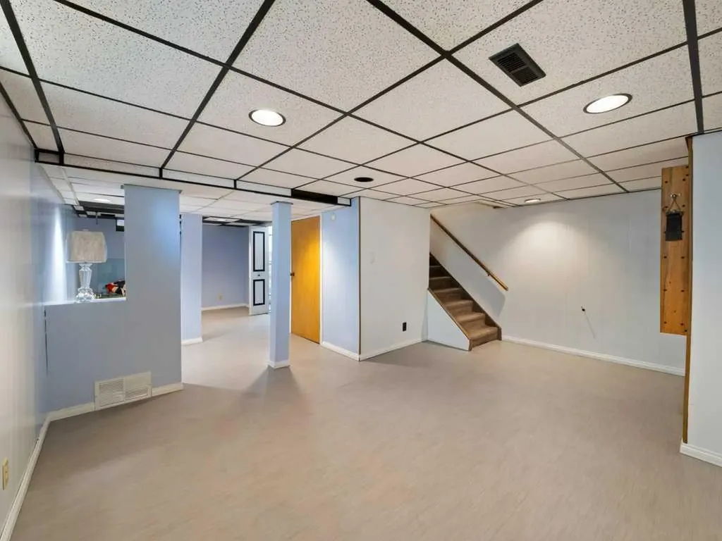 143 Erin Mount Place SE Calgary AB T2B 2T3