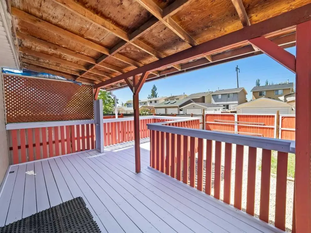 143 Erin Mount Place SE Calgary AB T2B 2T3