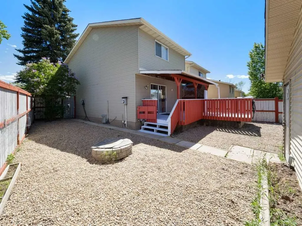 143 Erin Mount Place SE Calgary AB T2B 2T3
