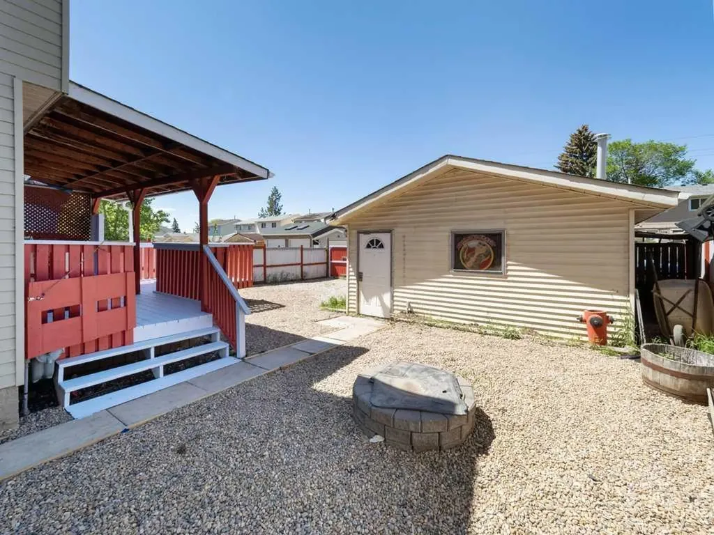143 Erin Mount Place SE Calgary AB T2B 2T3
