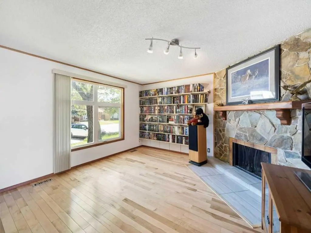 143 Erin Mount Place SE Calgary AB T2B 2T3