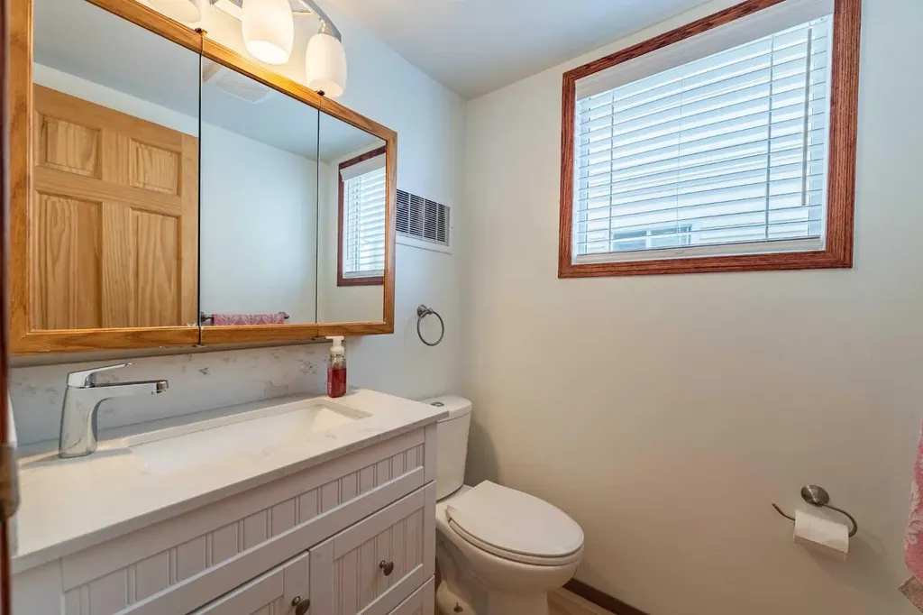 143 Erin Mount Place SE Calgary AB T2B 2T3