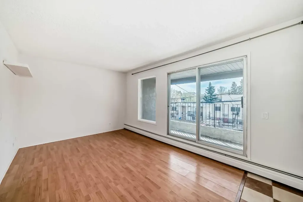 1633 26 Avenue SW Calgary AB T2T 1C7
