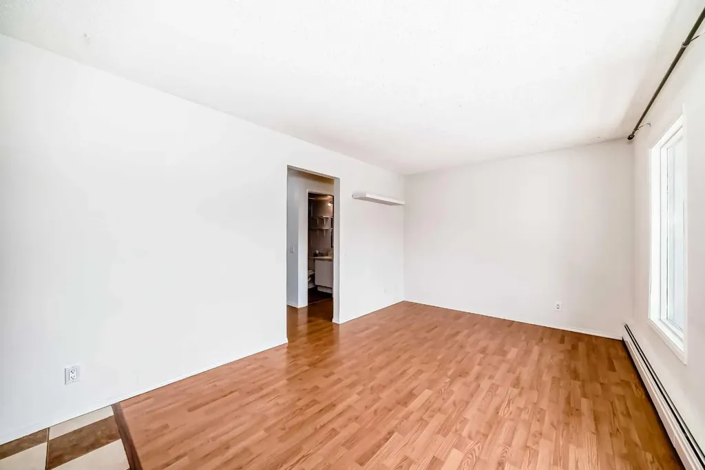 1633 26 Avenue SW Calgary AB T2T 1C7