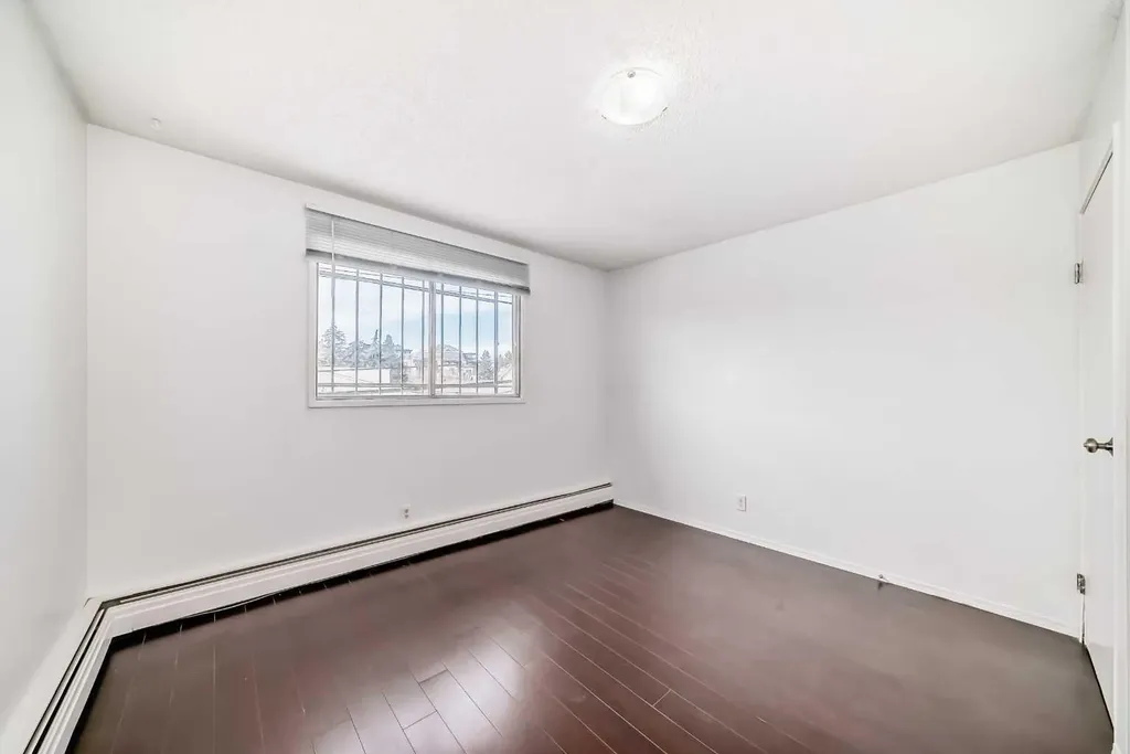 1633 26 Avenue SW Calgary AB T2T 1C7