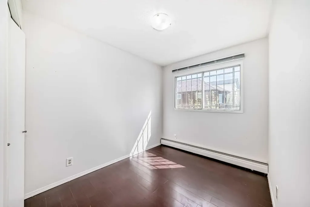 1633 26 Avenue SW Calgary AB T2T 1C7